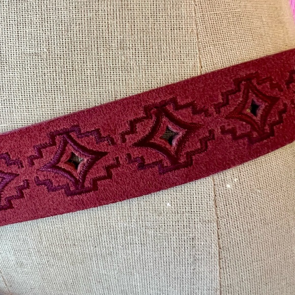 Lucky Brand Southwestern Embroidered Belt - Picture 2 of 4